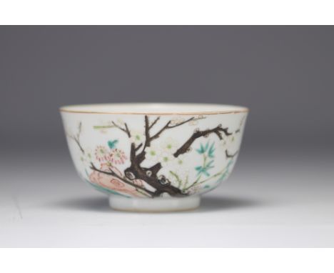 Bowl in Chinese porcelain with vegetal decoration of the Rose Family - Weight: 190 g - Shipping available - Region: Chine - S