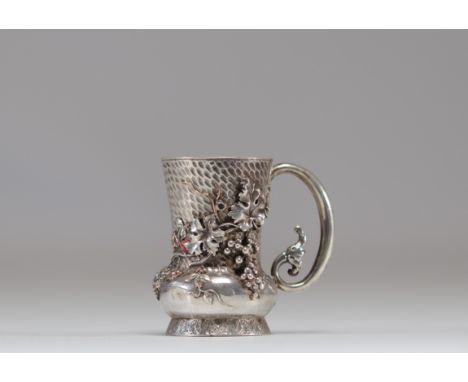 Sterling silver jug decorated with grapes - Weight: 40 g - Shipping available - Region: Europe - Sizes: H 53 MM L 55 MM - At 