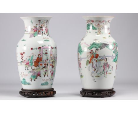 Pair of Chinese porcelain vases decorated with figures - Weight: 3.40 kg - Shipping unavailable - Region: Chine - Sizes: Avec