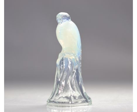 Val Saint Lambert Sculpture "Parakeet" opalescent - Weight: 720 g - Shipping available - Region: Belgique - Sizes: H 190 MM L