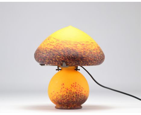 Marbled glass mushroom lamp on an orange background signed Vianne - Weight: 2.17 kg - Shipping unavailable - Region: France -