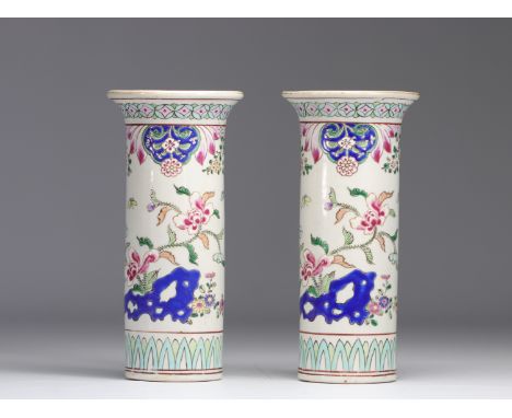 Pair of vases in the style of the rose family - Weight: 915 g - Shipping available - Sizes: H 195 D 90 MM - At first glance: 