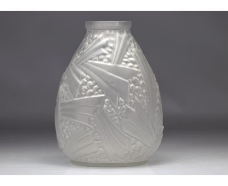 Large Art Deco vase with geometric relief decoration signed OREOR - Weight: 1.63 kg - Shipping unavailable - Region: Europe -