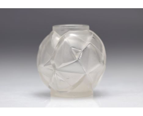 Henri Hunebelle Art Deco miniature vase with geometric pattern - Weight: 170 g - Shipping available - Region: Europe - Sizes: