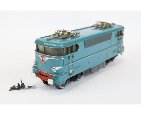 An seldom seen French Hornby O gauge twin pantograph 3 rail 20V electric locomotive. 'Locomotive Electrique TNB'. In blue SNC