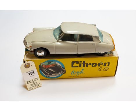 A scarce early 1960's Osul M.R. 1:24 scale plastic model of a Citroen ID DS 4-door saloon in grey, with steering, black plast