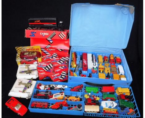 A COLLECTION OF LOOSE MATCHBOX and similar toy vehicles, some boxed Corgi trucks and others similar