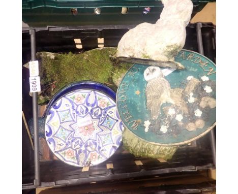 Mixed garden ornaments to include ceramics and planter. Not available for in-house P&amp;P 