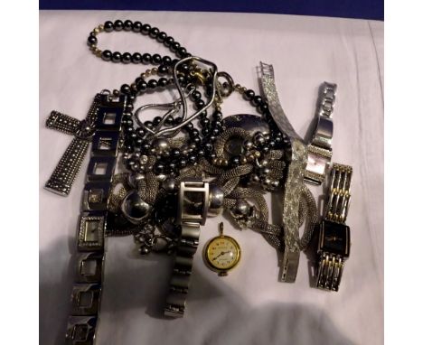 Small quantity of costume jewellery, wristwatches and a pocket watch. UK P&amp;P Group 1 (£16+VAT for the first lot and £2+VA