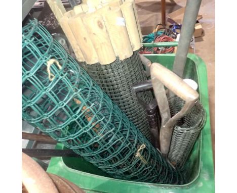 Mixed garden tools including fencing wire, 170 cm. Not available for in-house P&amp;P