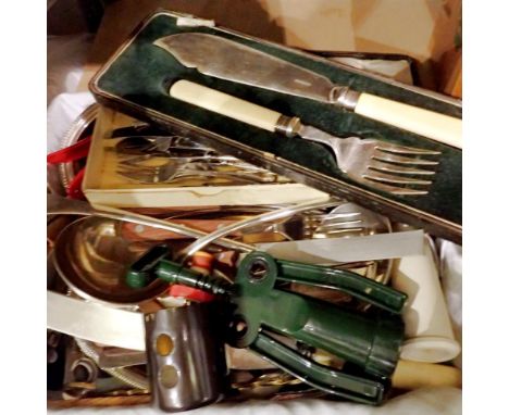 Mixed silver plated ware to include boxed examples. Not available for in-house P&amp;P 