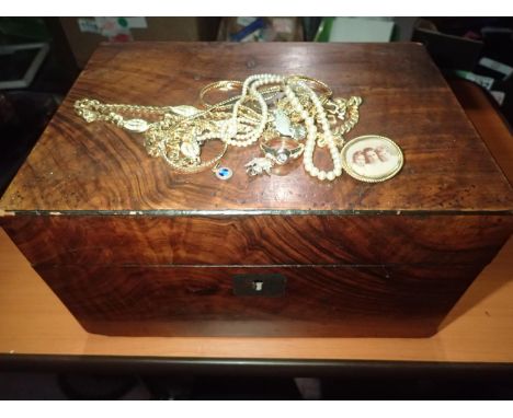 Walnut box containing costume jewellery. UK P&amp;P Group 1 (£16+VAT for the first lot and £2+VAT for subsequent lots) 