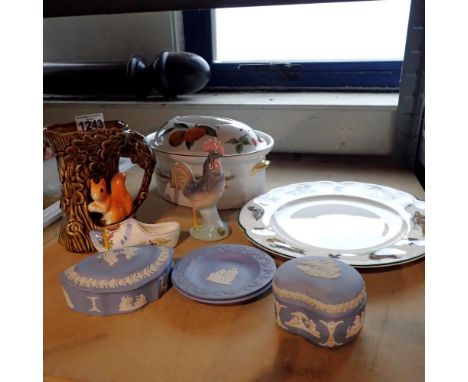 Mixed ceramics including Wedgwood Jasper ware and a R Worcester tureen. Not available for in-house P&amp;P 