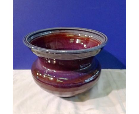 Modern ceramic vase of crimson benevolence, D: 23 cm, H: 18 cm. Not available for in-house P&amp;P