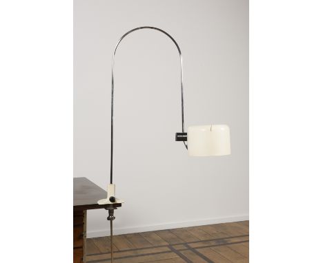 JOE COLOMBO (1930-1971)Lampe agraffe de la série CoupéCréation en 1967Edition O-Luce, circa 1970Métal chromé, métal peint et 