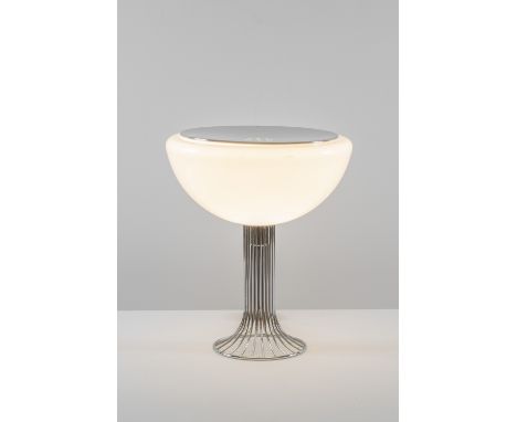 LUIGI MASSONI (1930-1986)Lampe de table MoanaCréation en 1968Edition iGuzziniEtiquette de l'éditeurAcier chromé et méthacryla