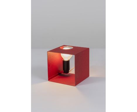 GINO SARFATTI (1912-1985)Lampe de table 594Création en 1960Edition ArteluceEtiquette de l'éditeurFeuille d'acier pliée et pei