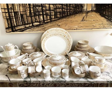 DINNER SERVICE, English fine bone China royal Worcester, Hyde Park, 12 place, 8 piece settings, approx 110 pieces. (Qty) 