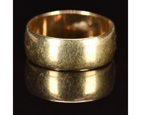 A 9ct gold wedding band / ring, 3.8g, size R