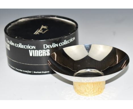 Stuart Devlin retro stainless steel and gilt pedestal party dish, in original Viners box, diameter of dish 13cm