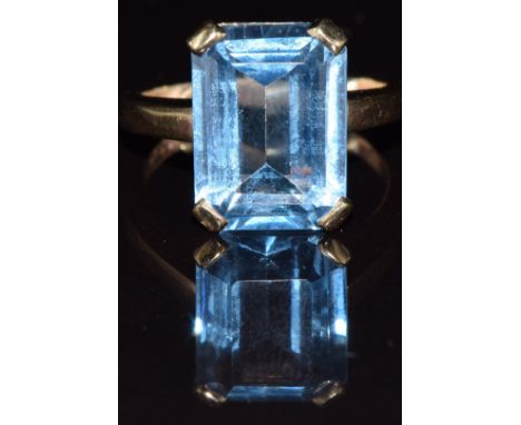 A 9ct gold ring set with an emerald cut blue topaz, 5.9g, size I