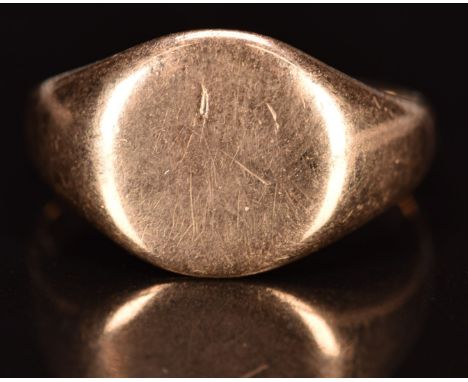 A 9ct rose gold signet ring, Chester 1916, 5.3g, size V&nbsp;