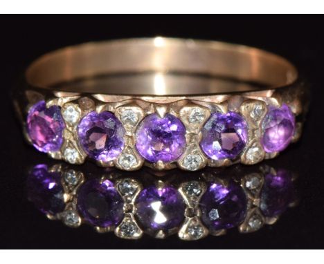 A 9ct gold ring set with five amethysts, 3.0g, size R