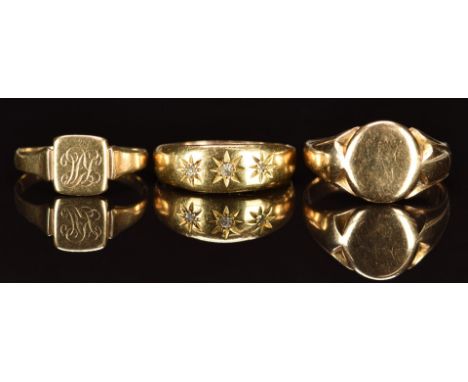 Victorian ring set with three diamonds and two 9ct gold signet rings, 7.0g, sizes J, L &amp; Q