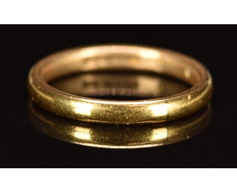 An 18ct gold wedding band / ring, 3.5g, size K