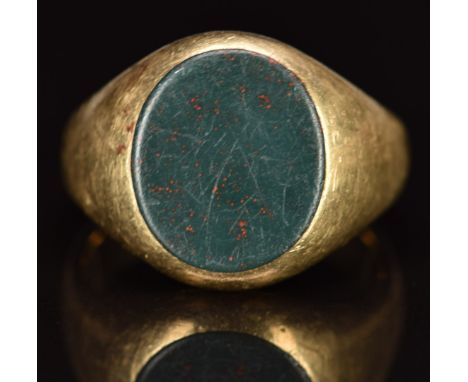 A 9ct gold signet ring set with bloodstone, 8.5g, size Q