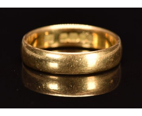 An 18ct gold wedding band&nbsp;/ ring, Birmingham 1929, 4.6g, size N