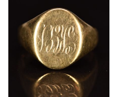 A 9ct gold signet ring, 3.1g, size G