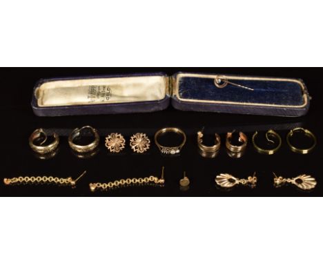 An 18ct gold ring (1.6g), five pairs of 9ct earrings (7.3g) and a 9ct gold stick pin in original box&nbsp;