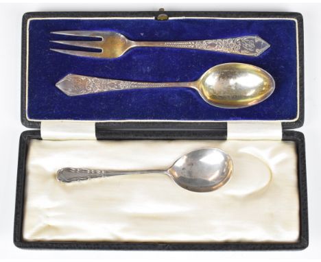 Edward VII cased hallmarked silver spoon and fork set, Sheffield 1908, maker Hammond, Creake &amp; Co, together with a furthe