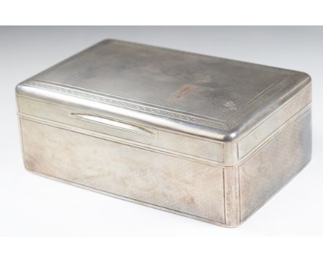 George V Mappin &amp; Webb hallmarked silver cigarette box with engine turned decoration and gilt interior to lid, London 191