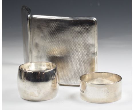 Curved hallmarked silver cigarette case with engine turned decoration, together with two hallmarked silver napkin rings, weig