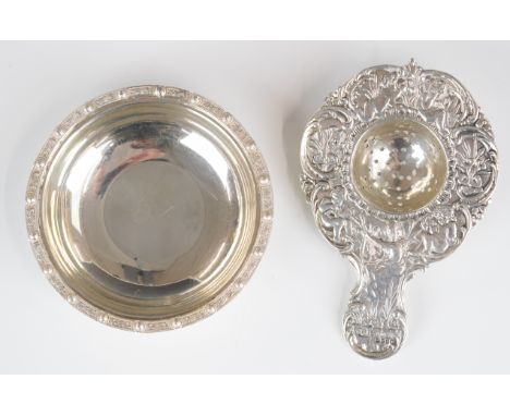 Berthold Muller Edward VII hallmarked silver tea strainer, import marks for Chester 1903, together with a hallmarked silver t