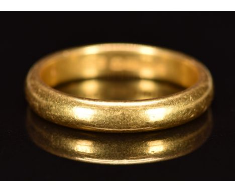 A 22ct gold wedding band / ring, 6.6g, size Q