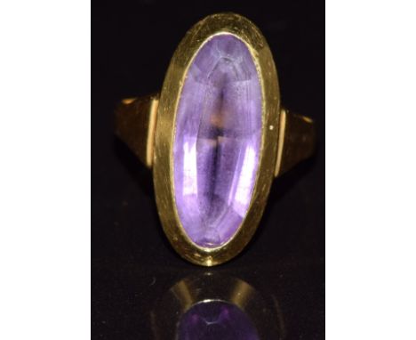 An 18ct gold ring set with an oval cut amethyst, 5.7g, size K