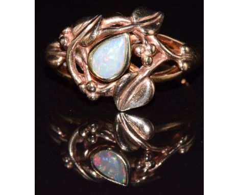 Clogau&nbsp;9ct gold ring set with an opal, 4.1g, size N