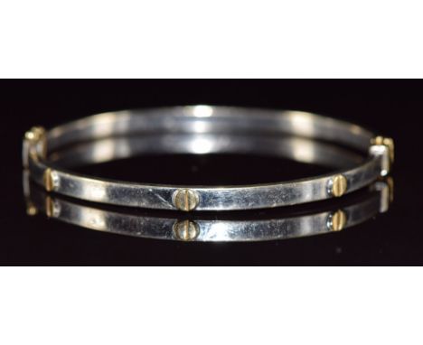 A 14k gold bi-coloured bangle, 8.2g