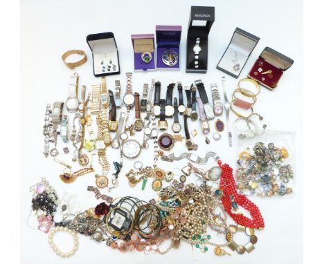 A collection of costume jewellery including Exquiste brooch, earrings, silver ring, vintage bracelet, Vendone necklace etc