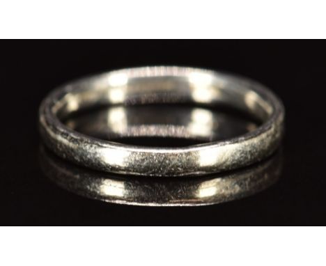 A platinum wedding band / ring, 3.0g, size J