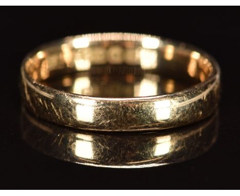 A&nbsp;9ct gold wedding band / ring, 2.6g, size P