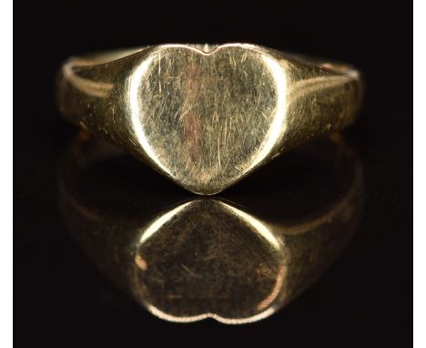 A 9ct gold heart shaped signet ring, 1.6g, size I&nbsp;