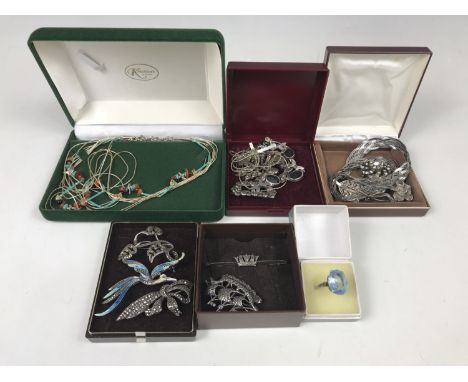 Silver and white-metal jewellery, including a contemporary necklace strung with beads and birds, marcasite brooches, a hemati
