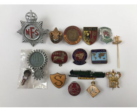 A quantity of vintage button and lapel badges