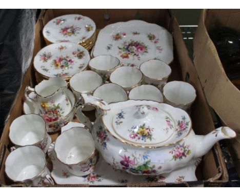A part tea service Hammersley Fine Bone China, floral design includes teapot, milk jug, sugar bowl, cups, saucers, etc No chi