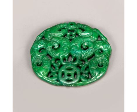 Chinese Jade Medallion, in green colour, sculpted with open work on both sides, Qing Dynasty; 5,5x6,5 cm 