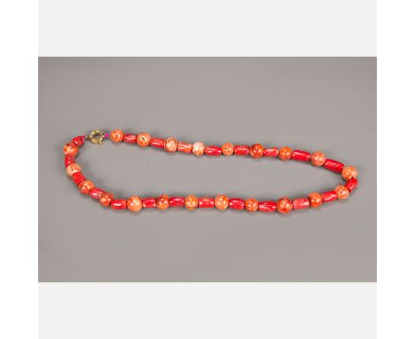 Coral chain with round and oval beads, in dark and light red colours, gilded close up; total length (opened) 84cm.